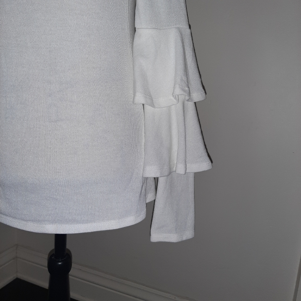 DOE & RAE RUFFLED SLEEVE KNIT TOP - Picture 4 of 11